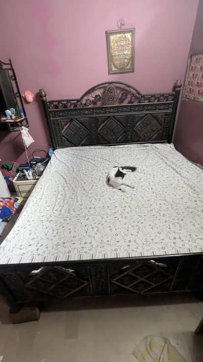 beds and almari