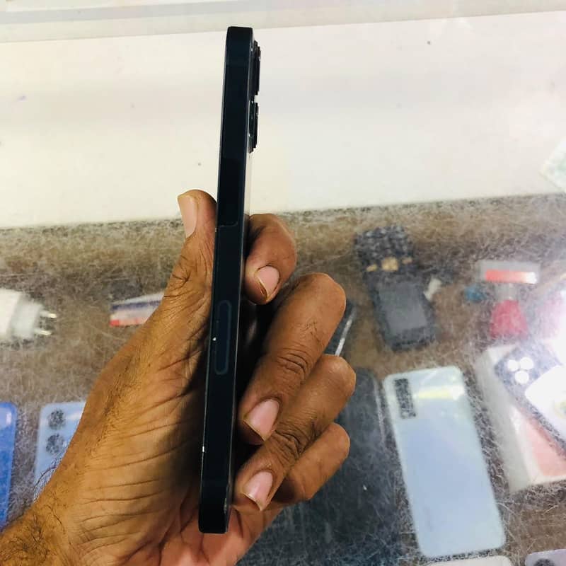 Apple iPhone 13 3