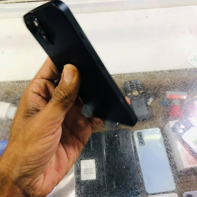Apple iPhone 13 5