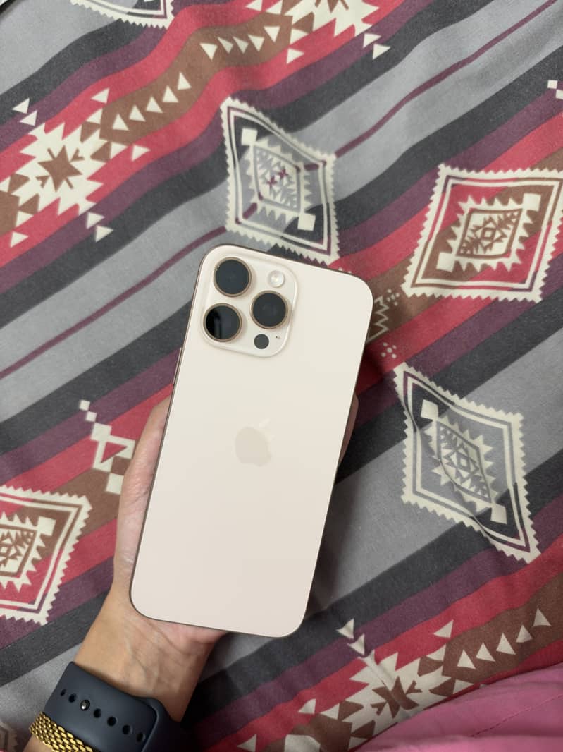 Apple iPhone 16 Pro Max 5