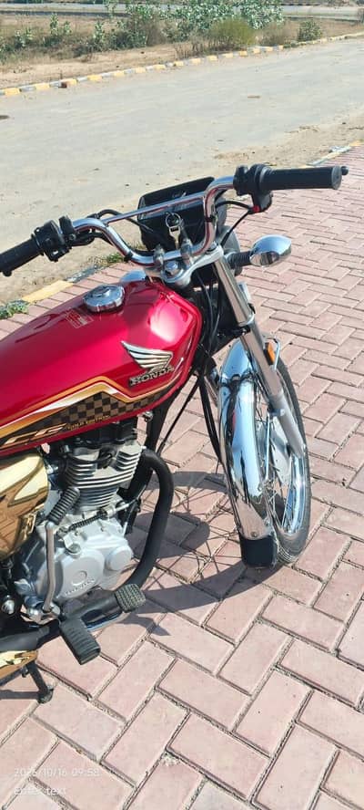125 gold spical gold edition like new