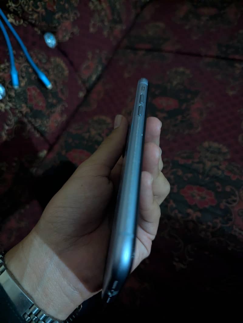 Apple iPhone 11 0