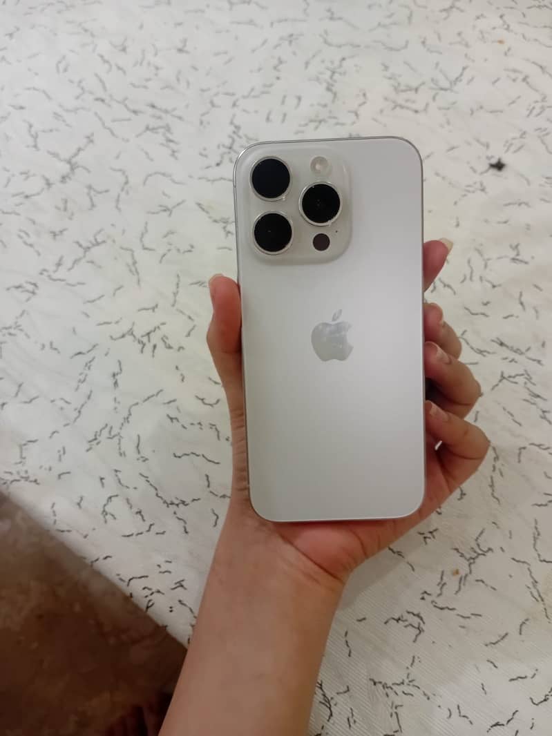 Apple iPhone 15 Pro 3