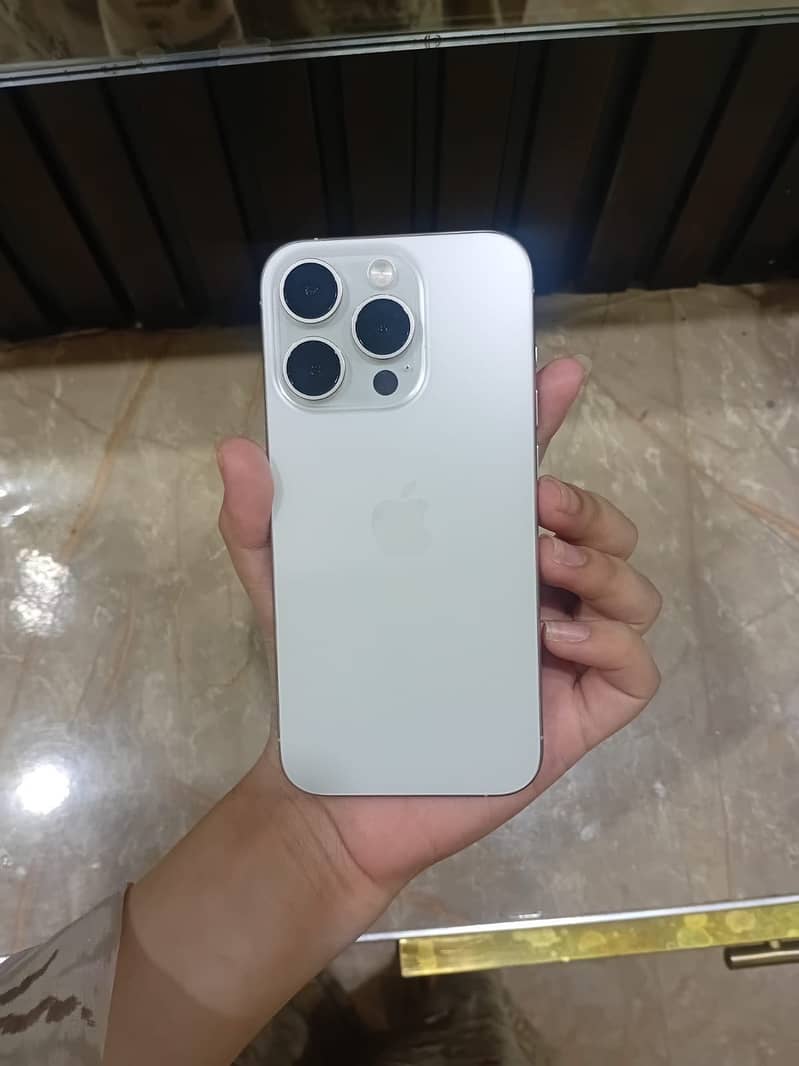 Apple iPhone 15 Pro 4