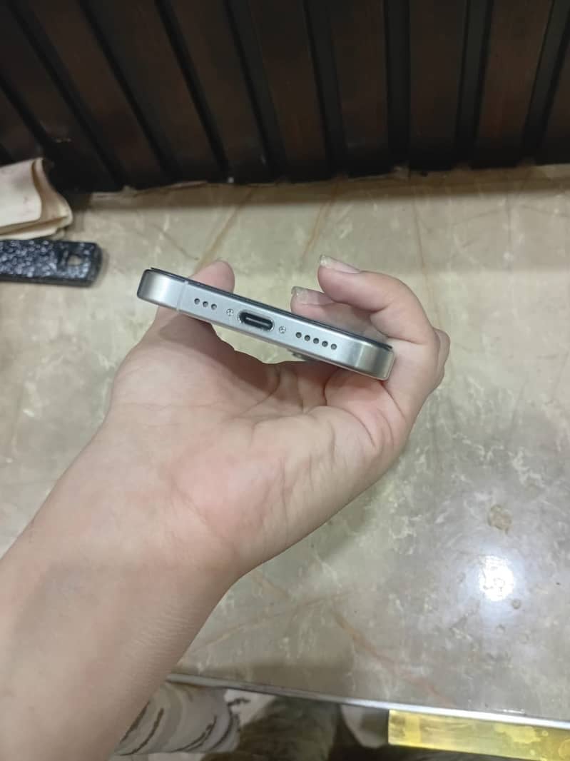 Apple iPhone 15 Pro 6