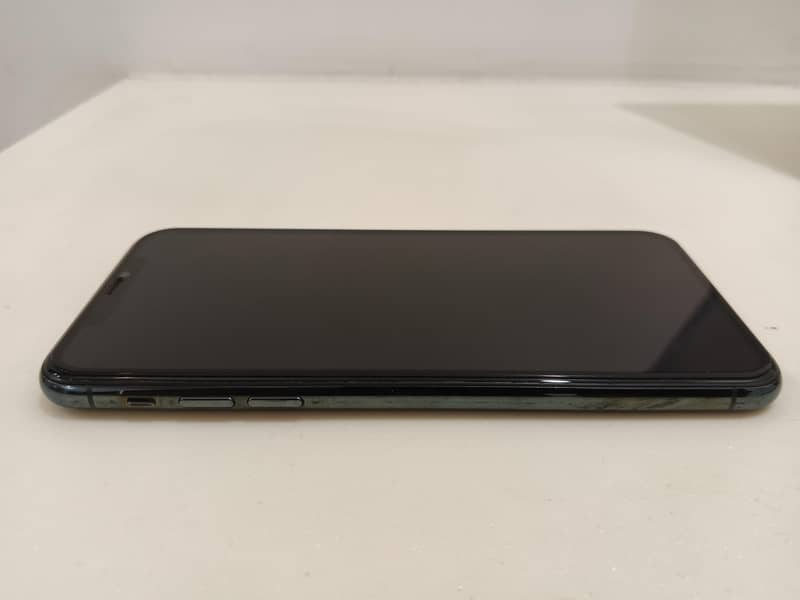 Apple iPhone 11 Pro Max 6