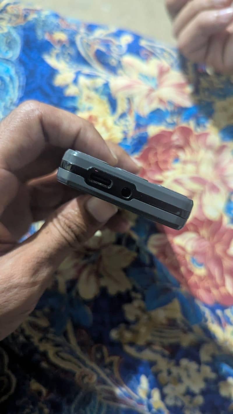 QMobile E4 2020 3