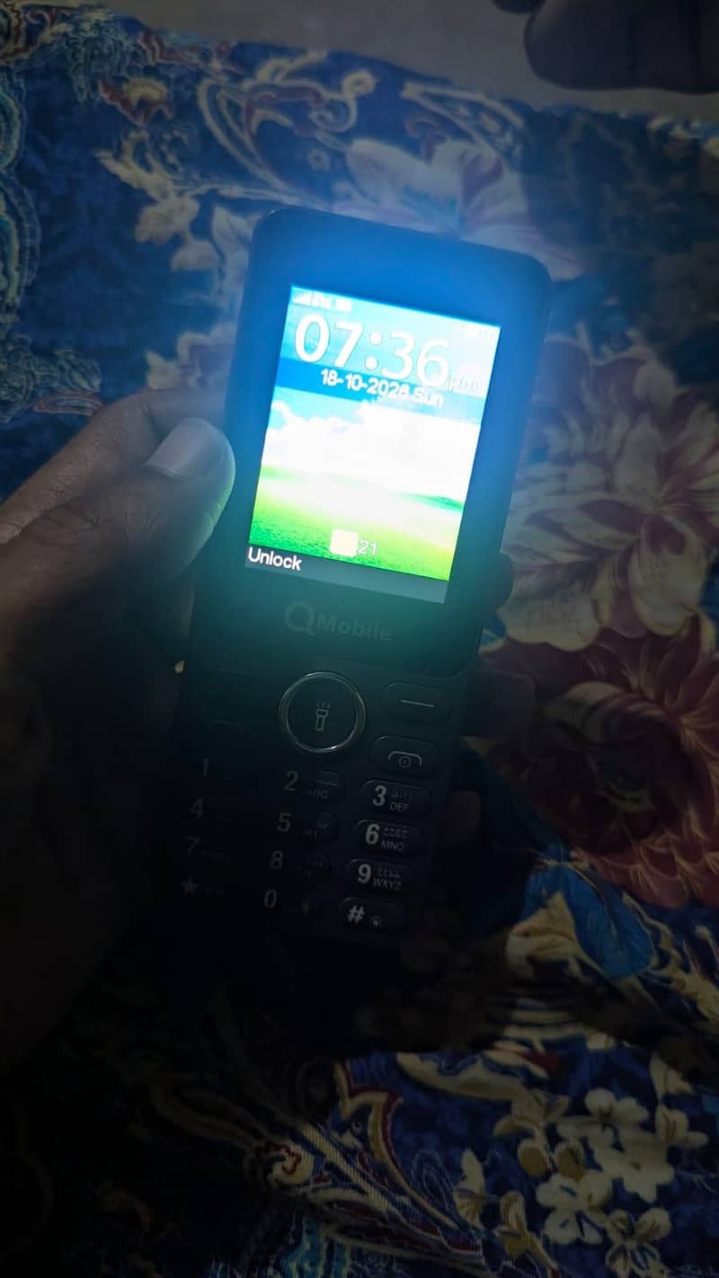 QMobile E4 2020 5