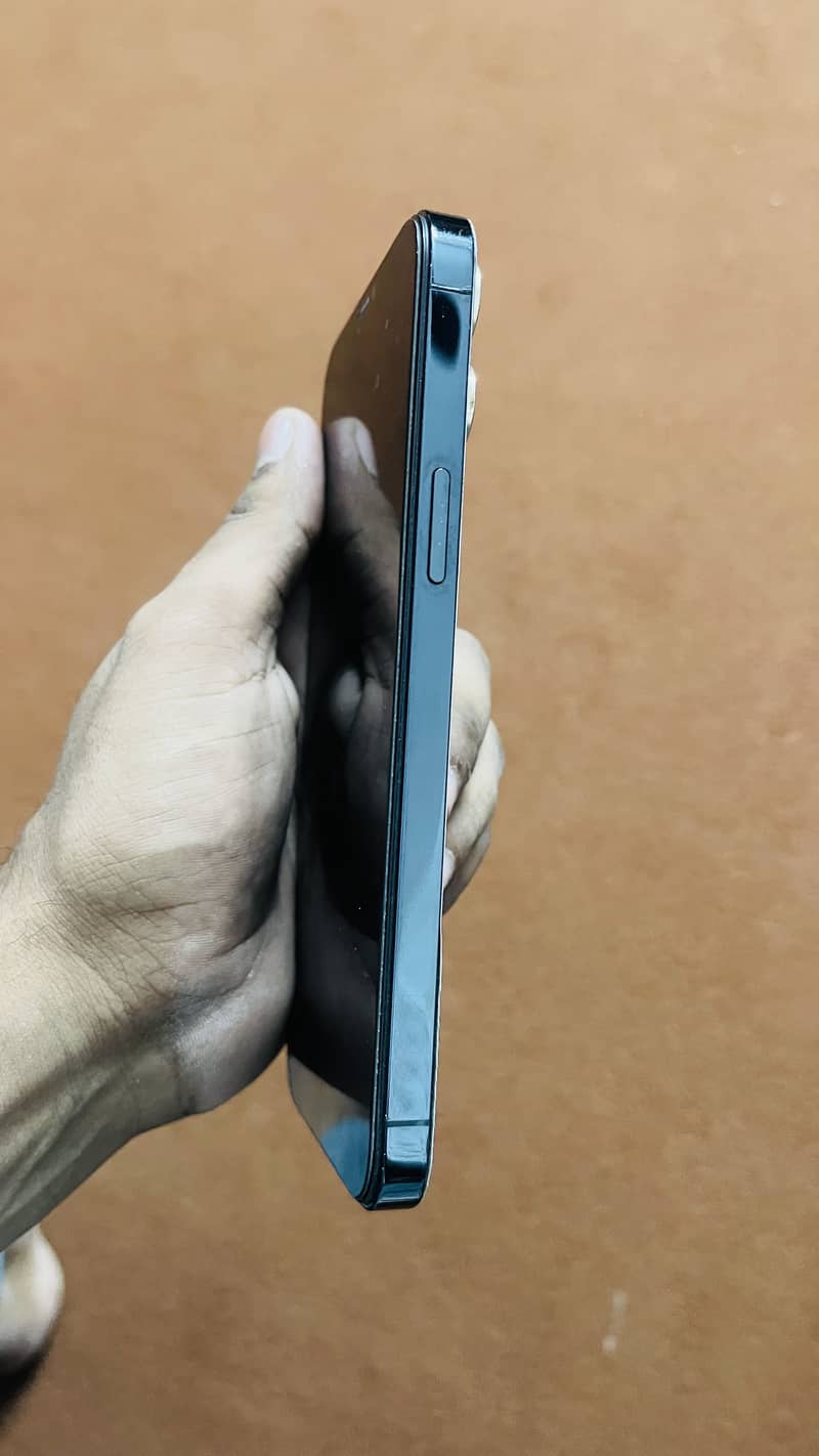 Apple iPhone 12 Pro Max 3