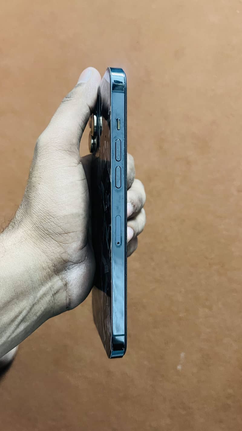 Apple iPhone 12 Pro Max 4