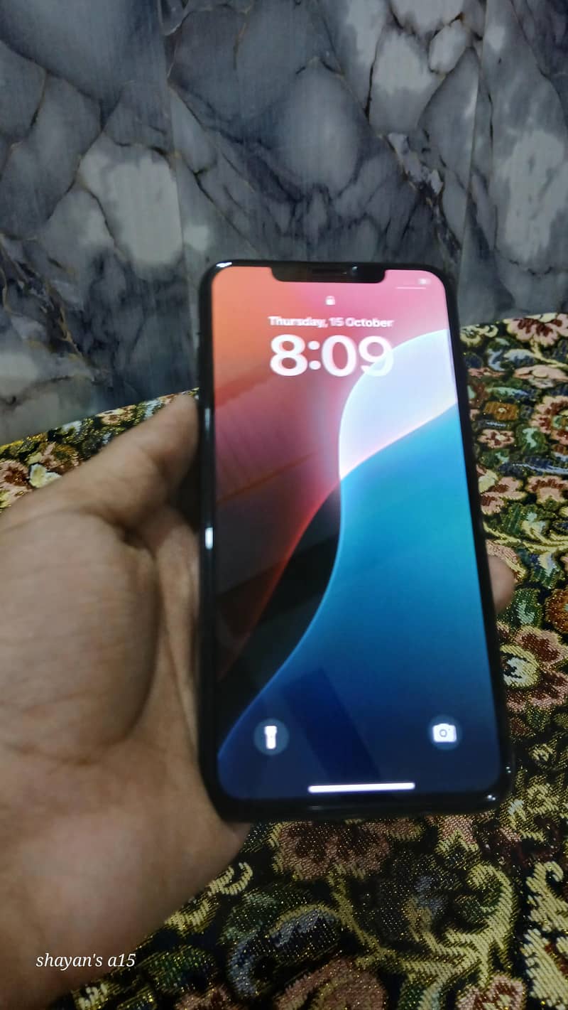 Apple iPhone XS Max 5
