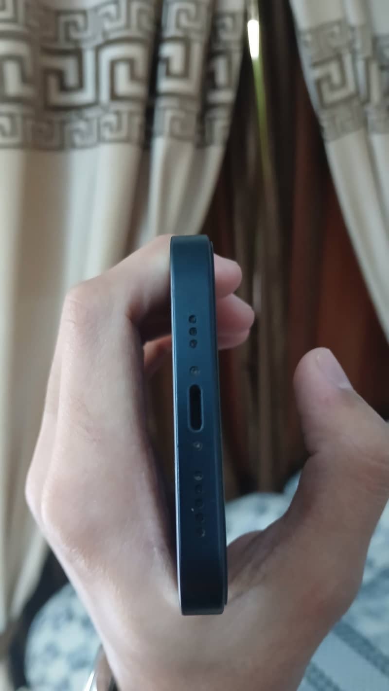 Apple iPhone 13 2