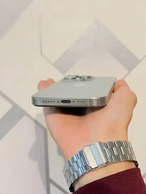 Apple iPhone 15 Pro 1