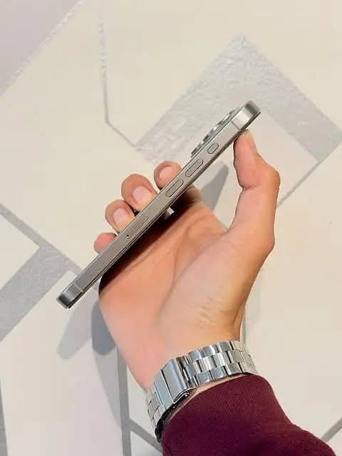 Apple iPhone 15 Pro 2
