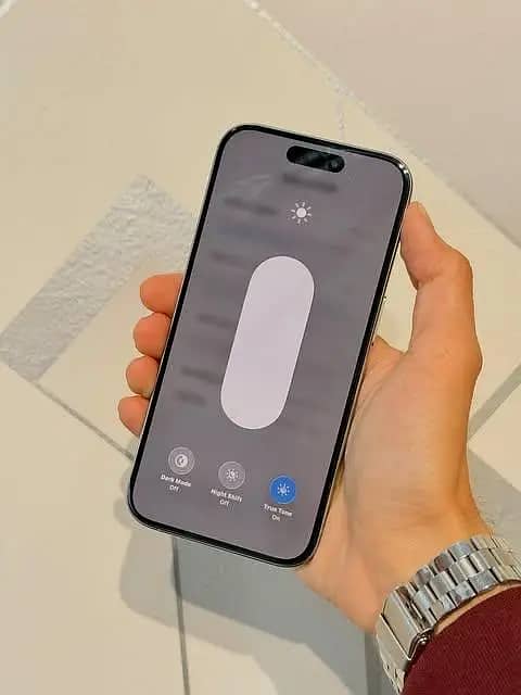 Apple iPhone 15 Pro 3