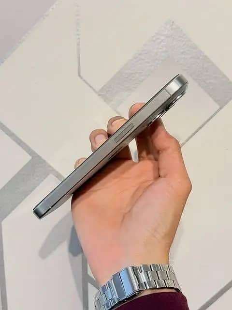 Apple iPhone 15 Pro 5