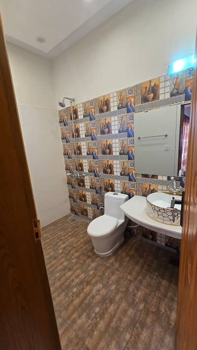 10 MARLA IDEAL DOUBLE STOREY HOUSE AT MAIN BOULEVARD ROAD FOR SALE IN ALLAMA IQBAL TOWN