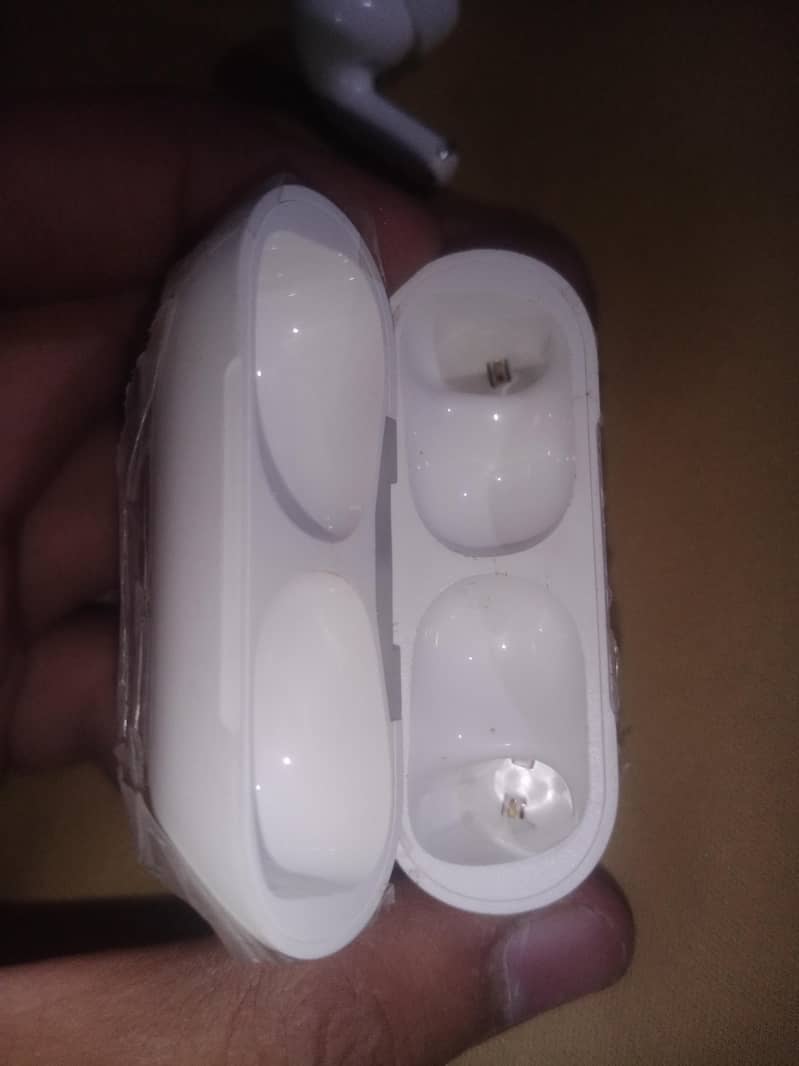 AIRPODS PRO 4