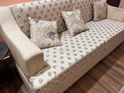 5 SEATER SOFA SET  AVAILABLE FOR SALE