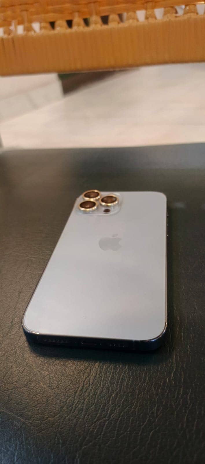 Apple iPhone 13 Pro Max 4