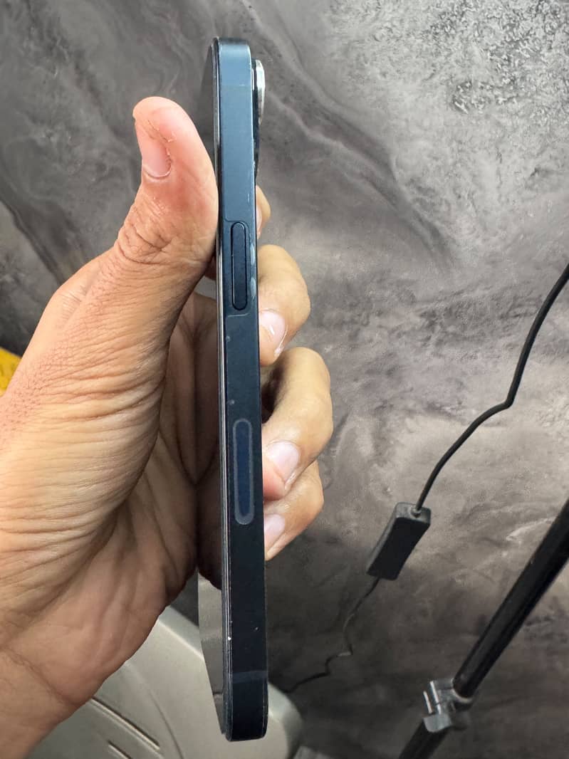 Apple iPhone 13 2
