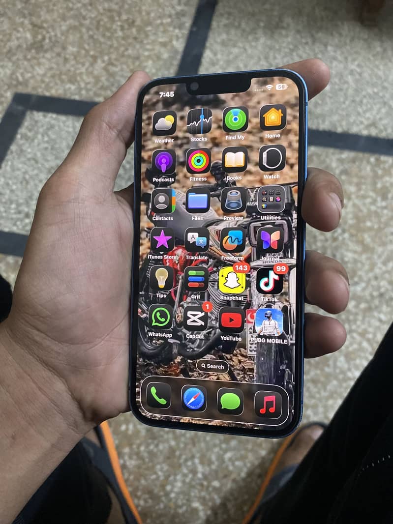 Apple iPhone 13 4