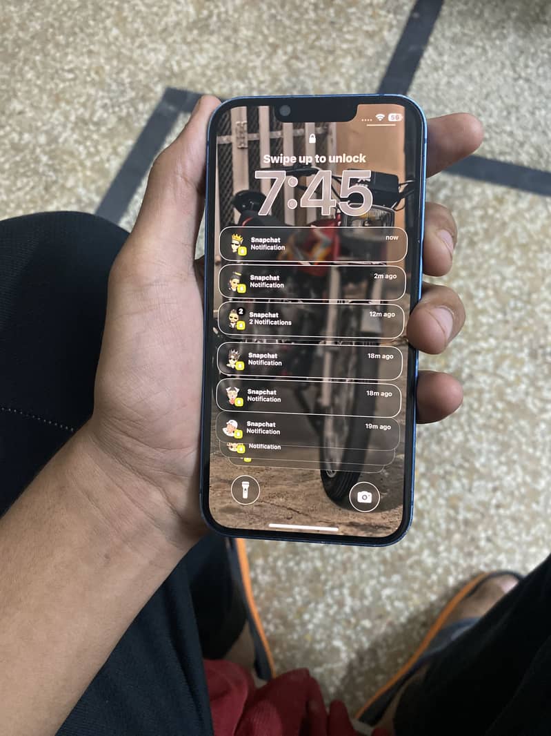 Apple iPhone 13 5