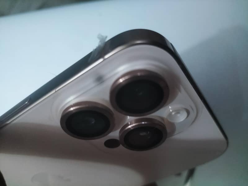 Apple iPhone 16 Pro Max 0