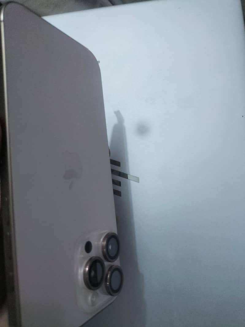 Apple iPhone 16 Pro Max 2