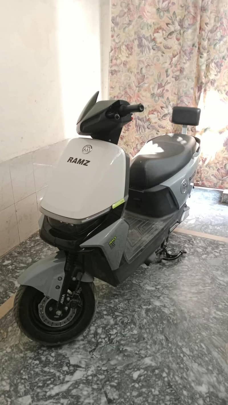 scooty Aima 2