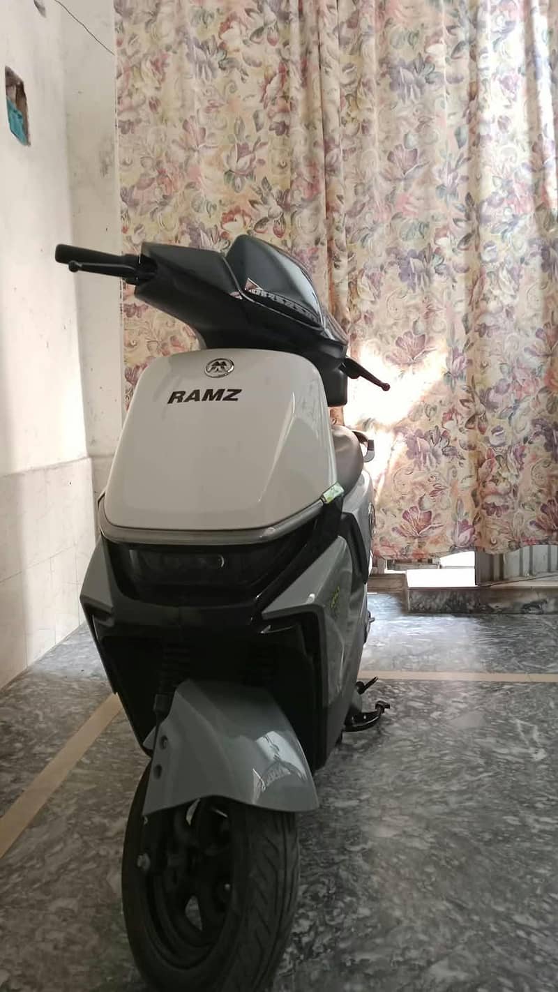 scooty Aima 3