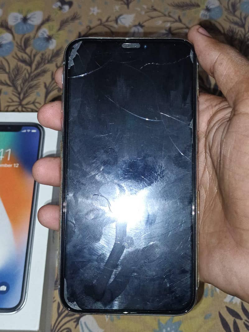 Apple iPhone X 4