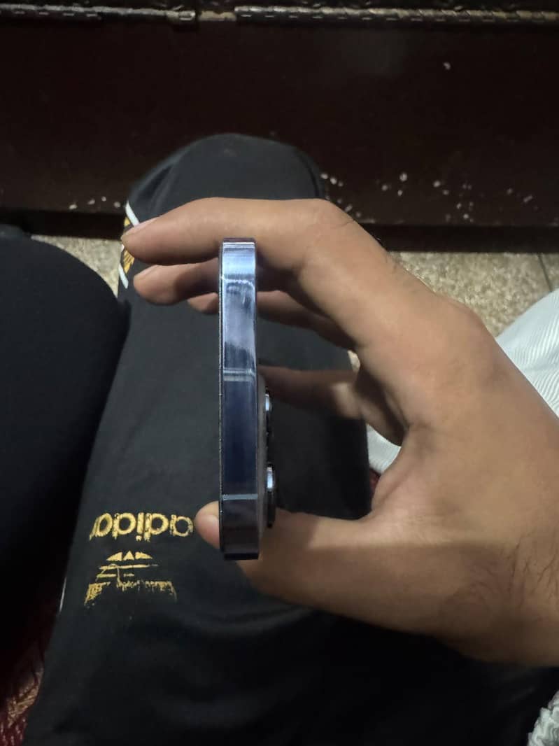 Apple iPhone 13 pro 4