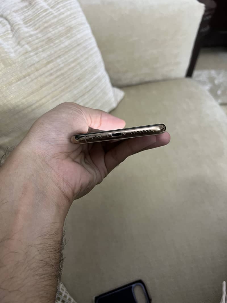 Apple iPhone XS Max 3