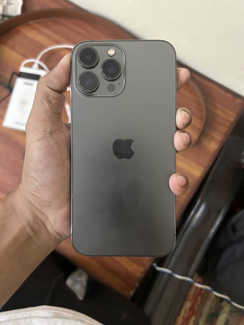 Apple iPhone 13 Pro Max 1