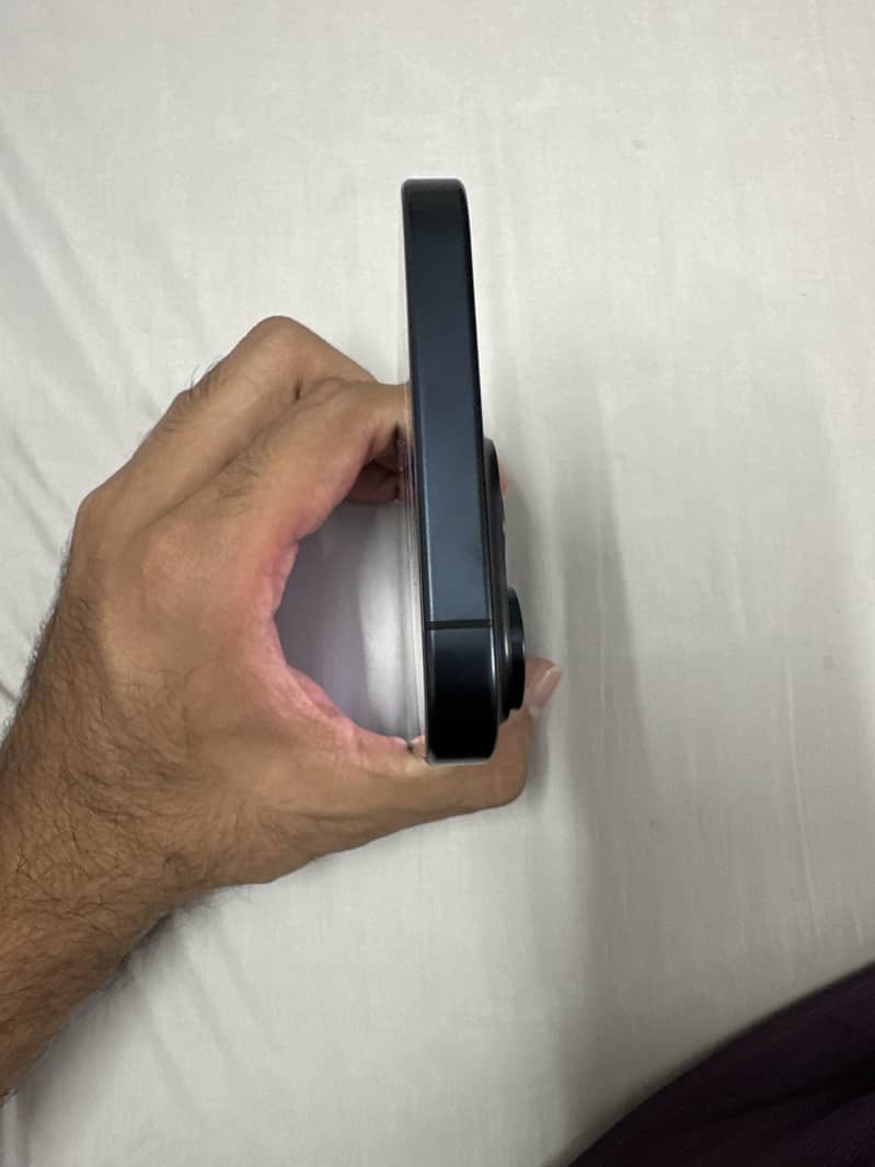 Apple iPhone 15 Pro Max 3