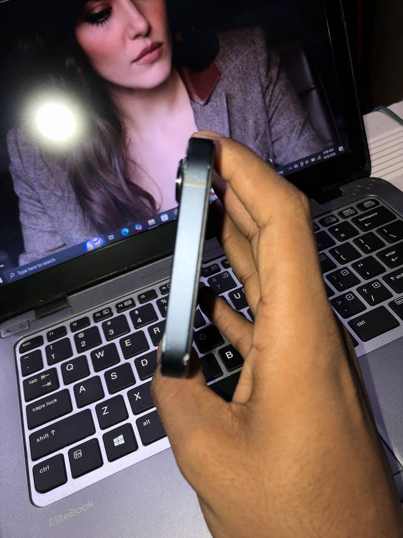 Apple iPhone 12 5