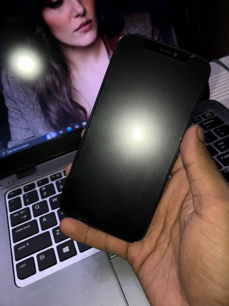 Apple iPhone 12 6