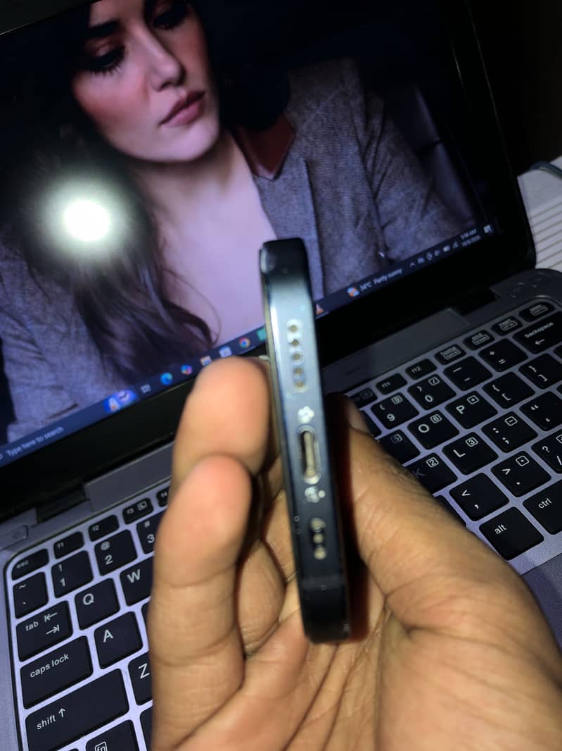 Apple iPhone 12 8