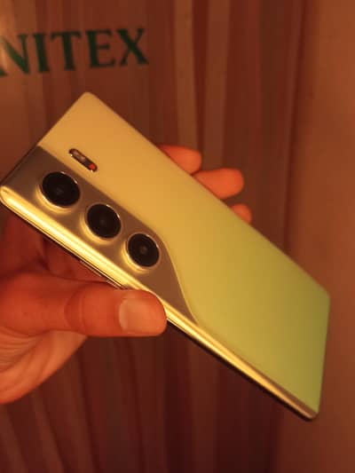 Tecno CAMON 40 Pro