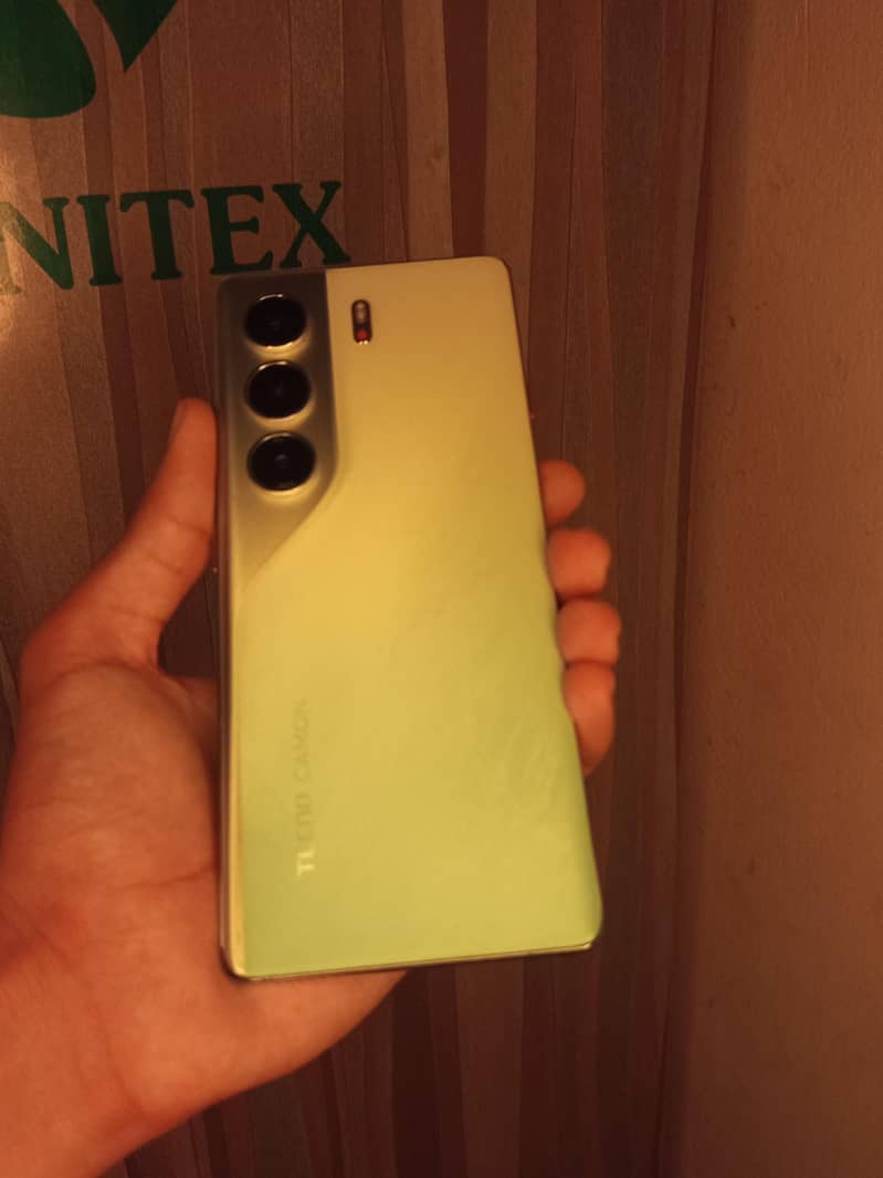 Tecno CAMON 40 Pro 4