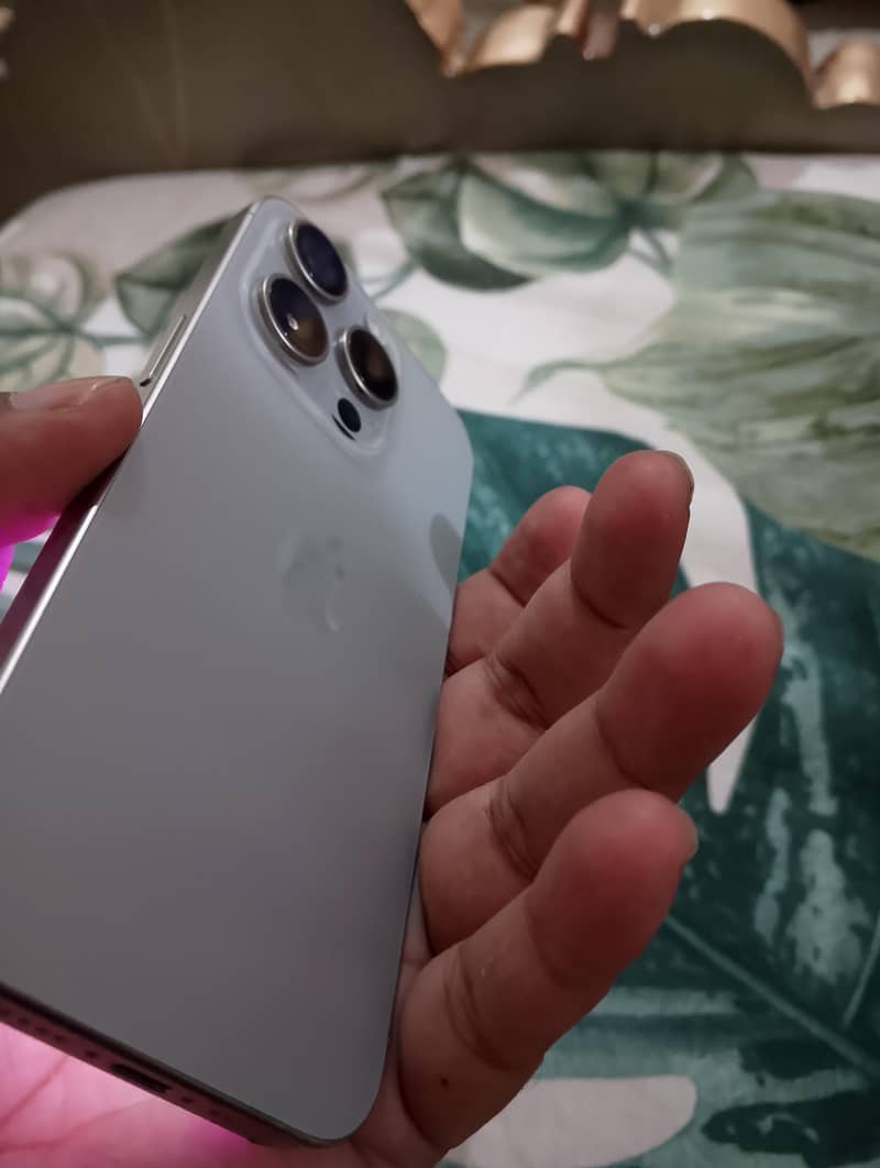 Apple iPhone 15 Pro 1