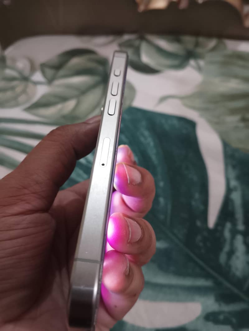 Apple iPhone 15 Pro 5