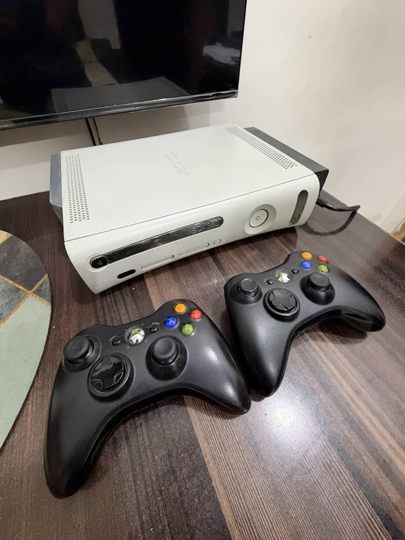 Xbox 360 With 2 Controllers 0