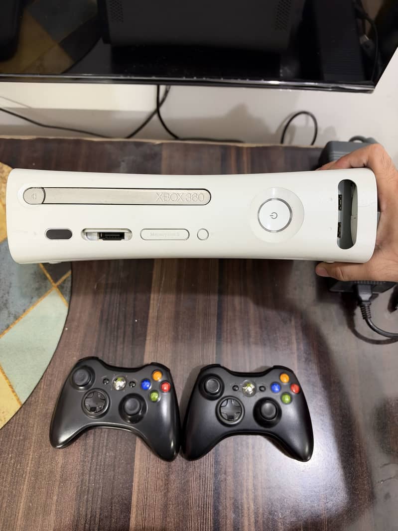 Xbox 360 With 2 Controllers 1