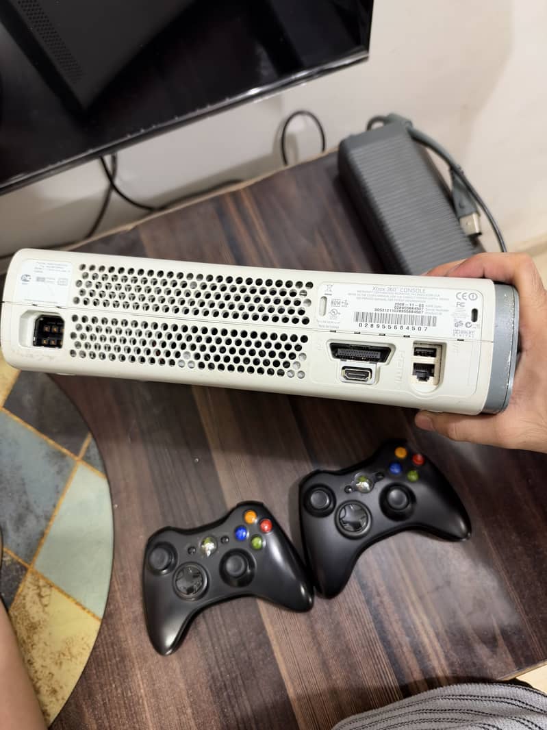 Xbox 360 With 2 Controllers 2