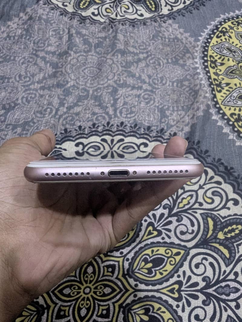 Apple iPhone 7 Plus 2