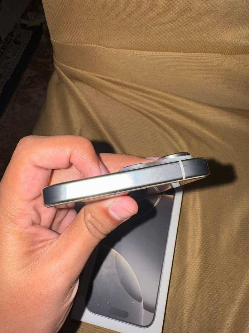 Apple iPhone 16 Pro Max 3