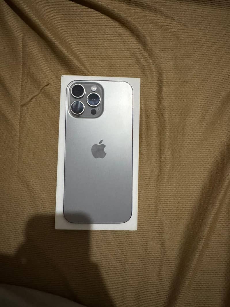 Apple iPhone 16 Pro Max 4