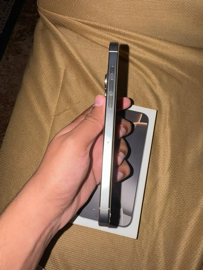 Apple iPhone 16 Pro Max 5